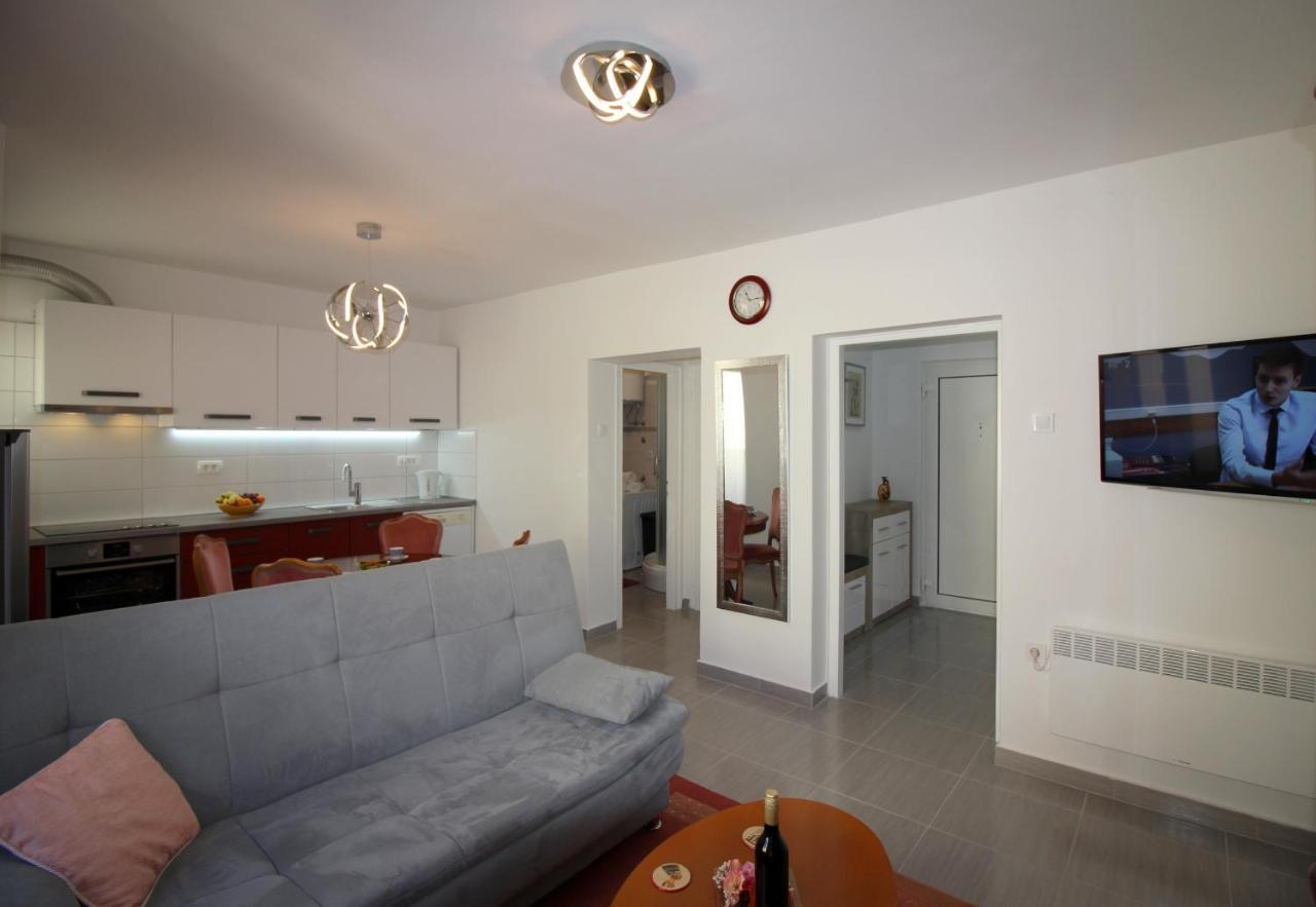 Apartment Agata In City Center Poreč Kültér fotó